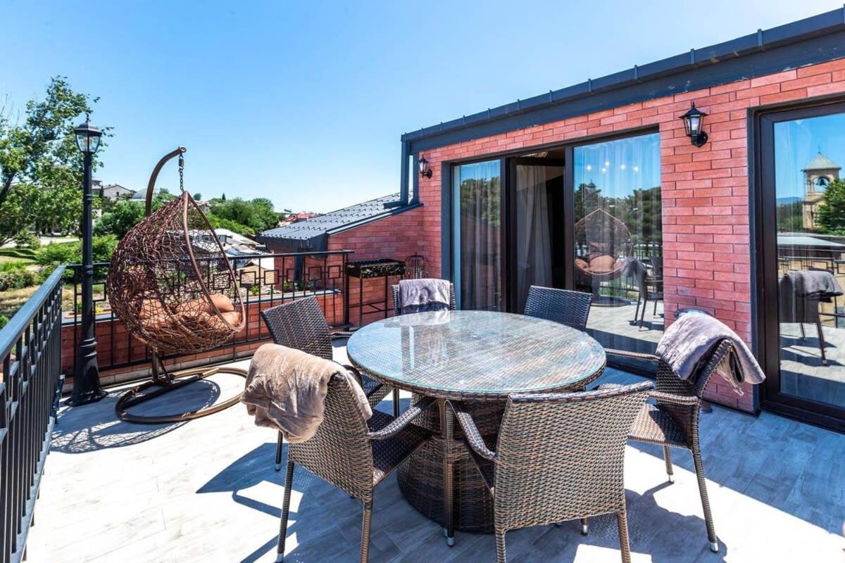 3Br Apt W Huge Terrace & Magnificent Views Tbilissi Extérieur photo