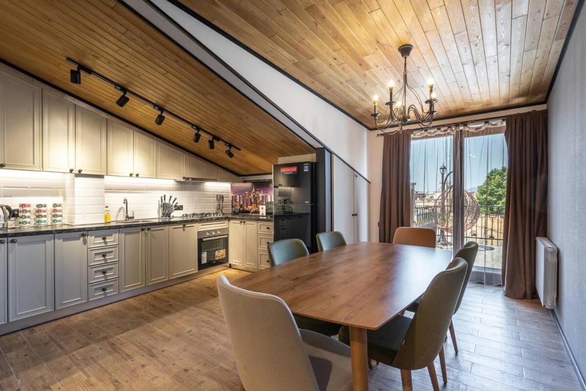 3Br Apt W Huge Terrace & Magnificent Views Tbilissi Extérieur photo