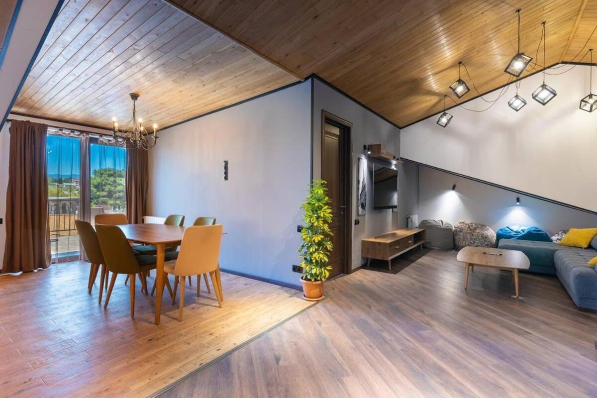 3Br Apt W Huge Terrace & Magnificent Views Tbilissi Extérieur photo