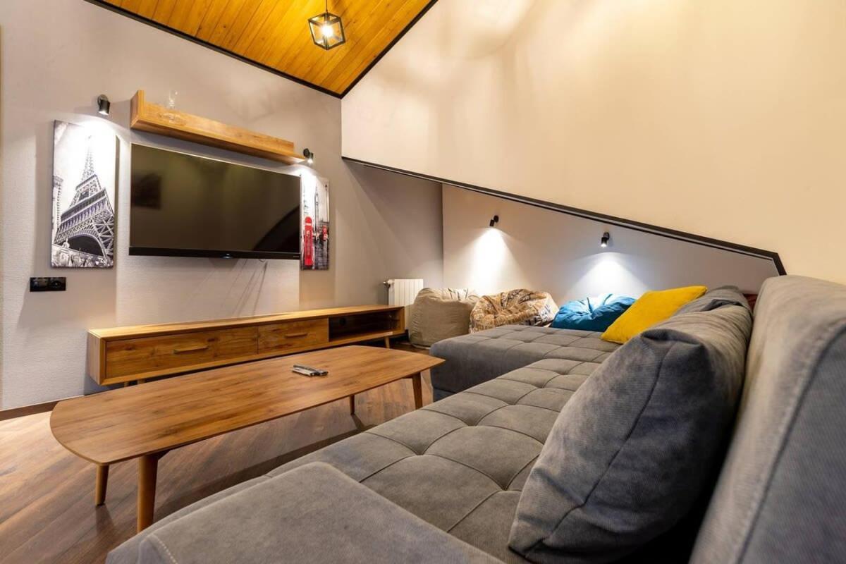 3Br Apt W Huge Terrace & Magnificent Views Tbilissi Extérieur photo