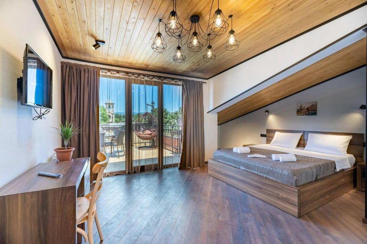 3Br Apt W Huge Terrace & Magnificent Views Tbilissi Extérieur photo